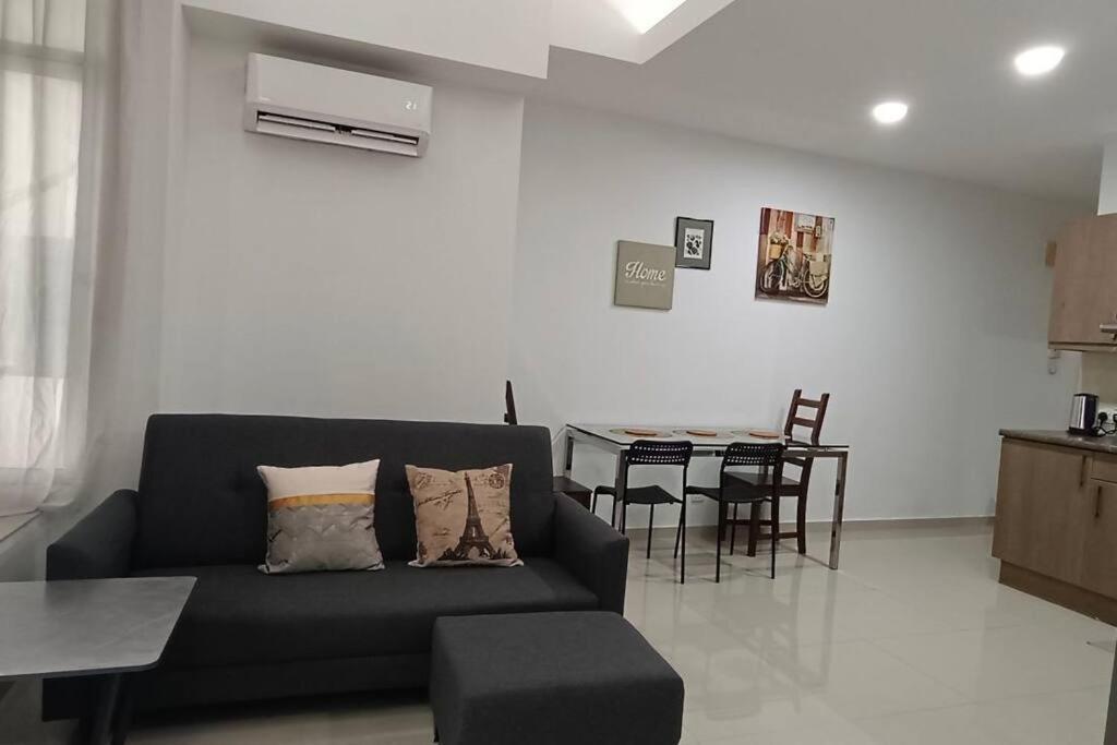 Klcc Newly Renovated Apartment Kuala Lumpur Exterior photo